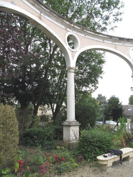 Restauration d’une colonne en pierre dans un site historique situé à Gagny