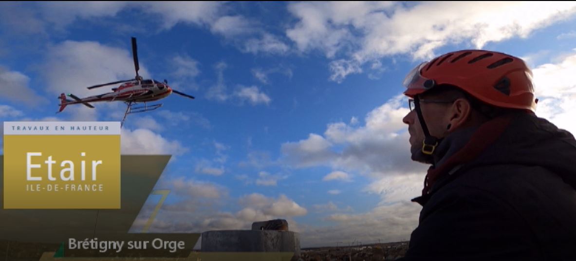 Mise en place de 4 mâts lumineux par héliportage. Moteur, ça tourne !